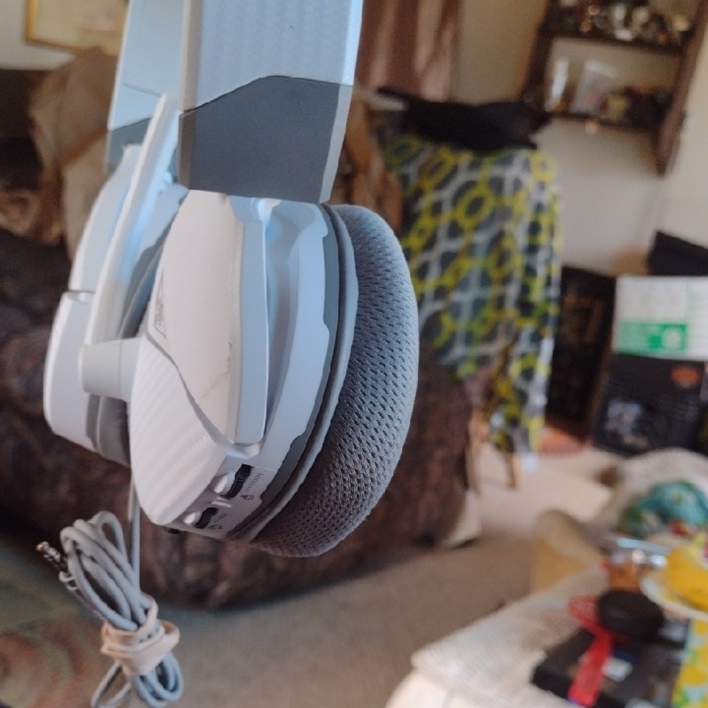 Turtle Beach Ear Force200 Recon Gen2 White and Gray Over-Ear Headphones NWOT